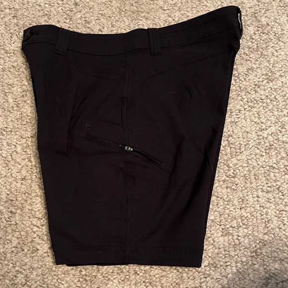 NWOT Eddie Bauer Women’s Rainier Hiking Cargo Water repellent shorts size 4 - Picture 9 of 14